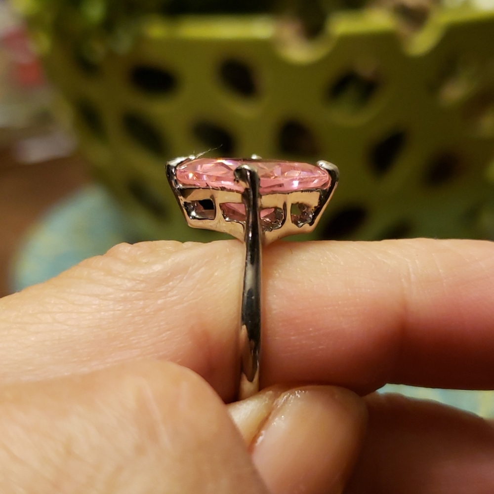 Pink stone ring. - Picture 2 of 5
